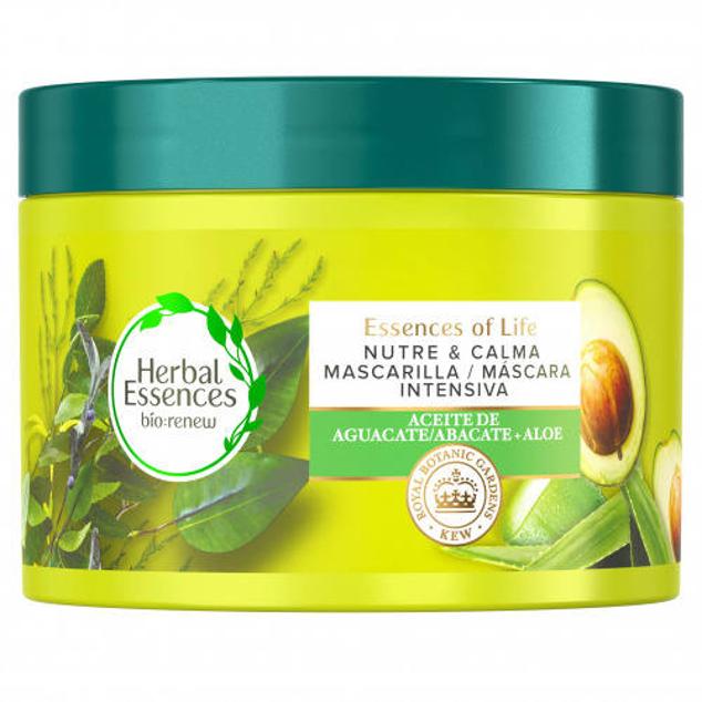 Essences of Life Mascarilla Intensiva con Aceite de Aguacate y Aloe vera de Herbal Essences nutre en profundidad, equilibra el pH, suaviza, repara e hidrata los cabellos más dañados, rebeldes y secos que necesitan de un tratamiento untuoso y potente. Ayuda a controlar el encrespamiento, a desenredar y a redefinir y domar los mechones.