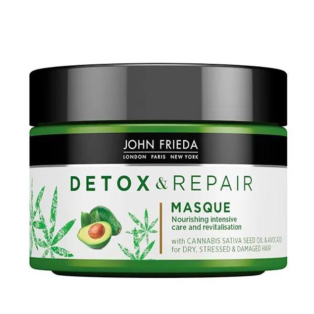 Detox & Repair Masque de John Frieda repara y transforma el pelo seco, dañado, falto de brillo y encrespado, evitando la rotura, fortaleciendo, hidratando y aumentando la elasticidad de los mechones. Deja las fibras sedosas y reconstruidas, mucho más luminosas e impide su rotura, gracias al aceite de aguacate y el cannabis, revitalizando la melena por completo.