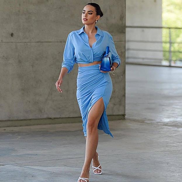 Las elegantes faldas midi de la nueva colección de Massimo Dutti que rejuvenecen y sientan bien a todas por sus colores super favorecedores