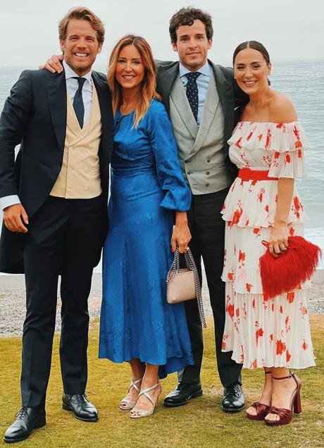 Imagen - Tamara Falcó con el bolsito Omi Fringes, de Laia Alen, en rojo.