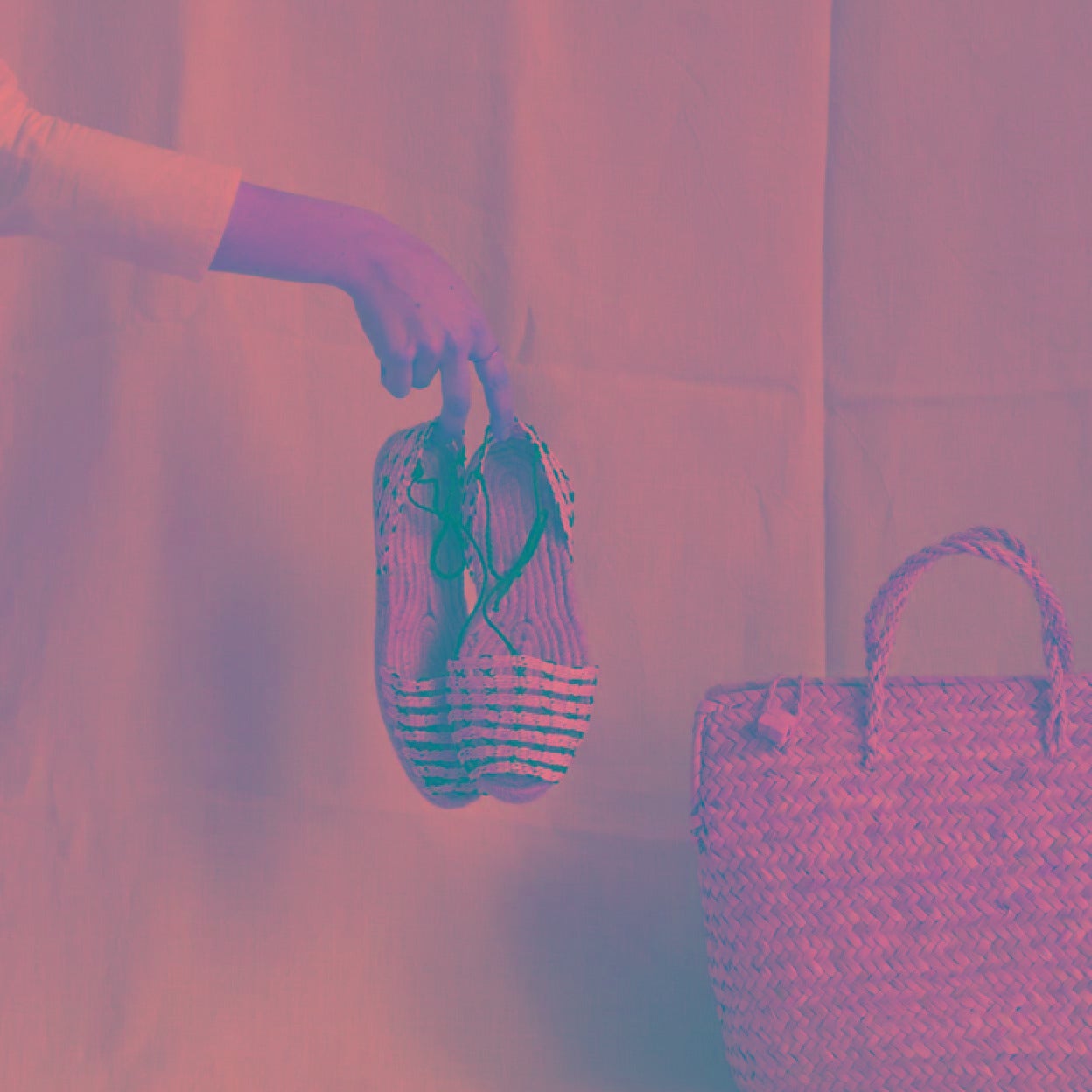 Alpargatas de Sabellar (en negro y tono natural), que ha lucido la reina Letizia en Mallorca.