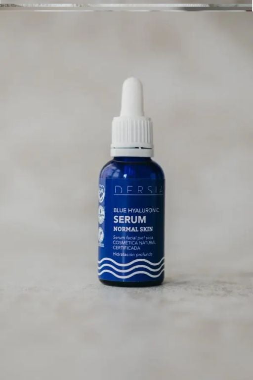 Para pieles normales y mixtas, Blue Hyaluronic Serum proporciona hidratación en profundidad a la piel gracias al ácido hialurónico de origen bioteconológico. Previene la aparición de manchas causada por la exposición a la luz azul, gracias a su fórmula con componentes de origen vegetal. (14,95 euros)