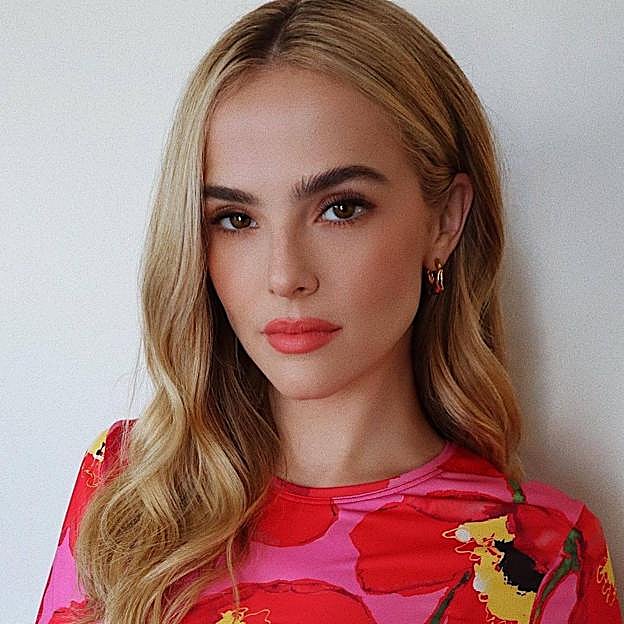 Cremas hidratantes con efecto tensor que alisan la piel para que se vea como 10 años más joven