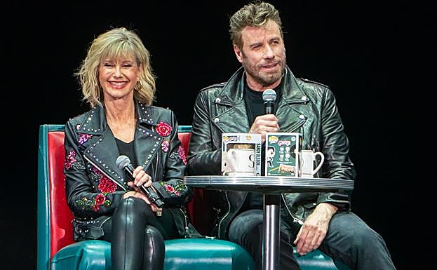 Olivia Newton-John y John Travolta en un homenaje de Grease.