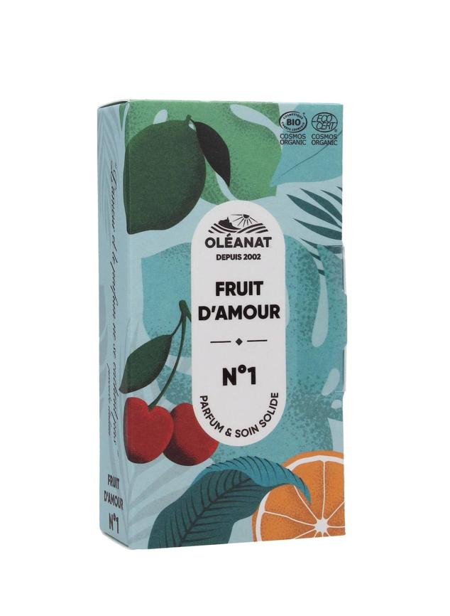 Fruit D’Amour de Oléanat se trata de una fragancia sólida enérgica y revitalizante con el equilibrio sutil y chispeante de las notas cítricas, dulces y afrutadas de las mandarinas verdes y las cerezas silvestres.