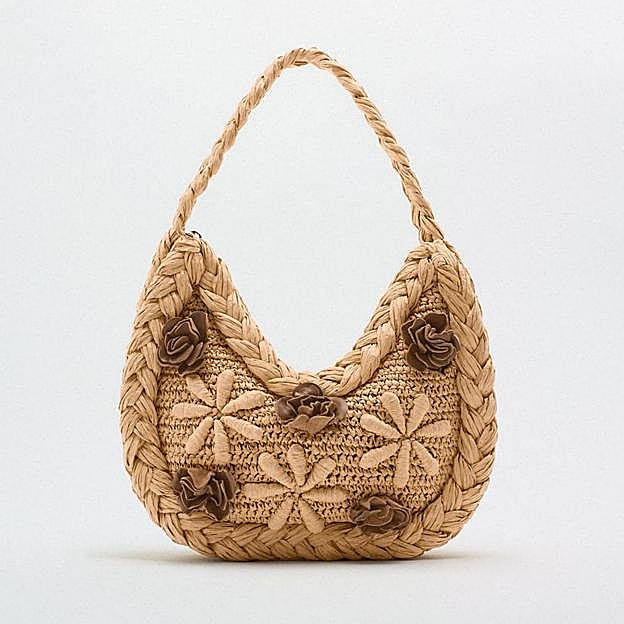 Imagen principal - El bolso de hombro más bonito de Zara es trenzado (y una copia mejorada del favorito de las influencers francesas)