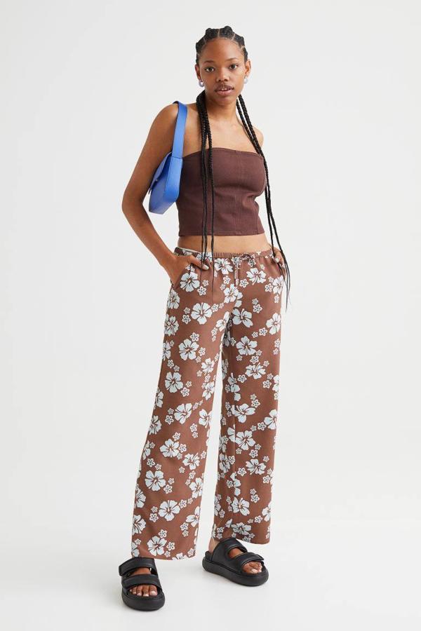 Si quiere rejuvenecer tu look, te recomendamos estos pantalones de H&M que tienen un diseño amplio.