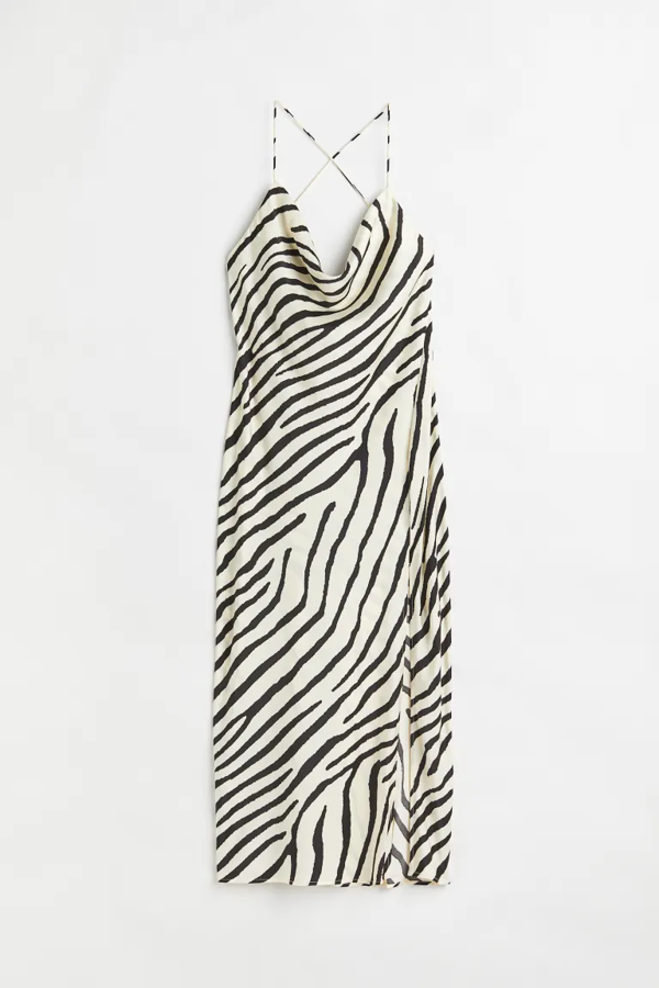 Midi y de estilo lencero (27,99 euros).