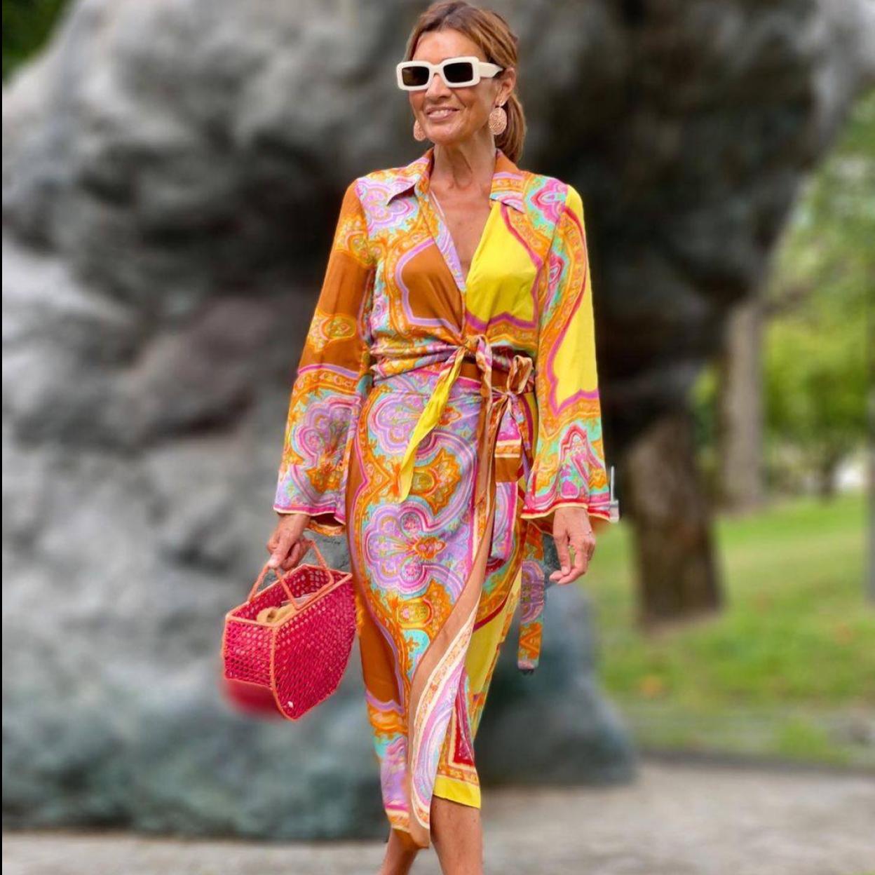 Las influencers confirman que los conjuntos estampados de estilo bohemio son los que más favorecen y rejuvenecen