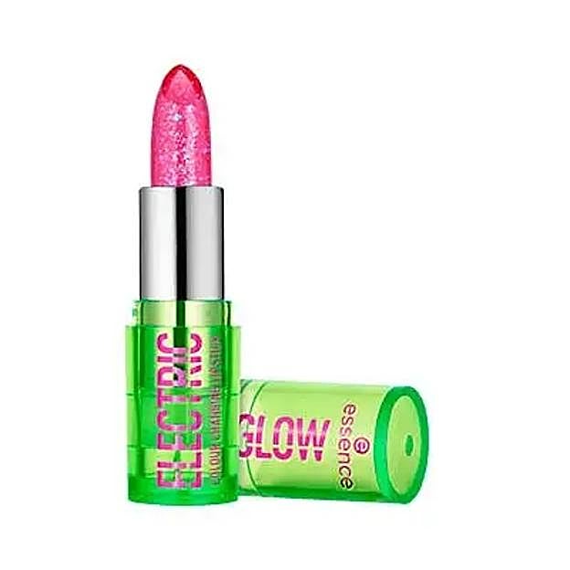 Barra de labios Electric Glow de Essence.
