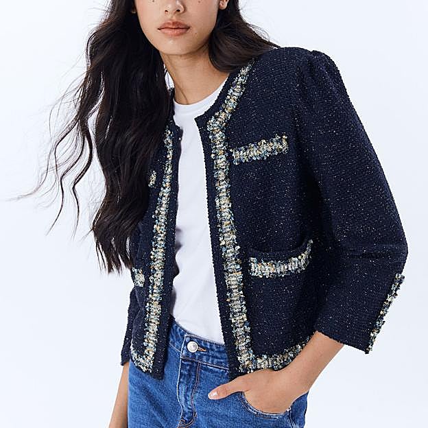 La chaqueta de Sfera queda ideal con prendas básicas.