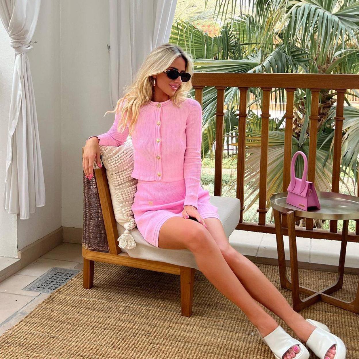 Este es el look rosa más cómodo del otoño para vestir a diario