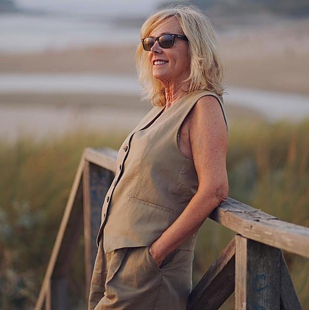 El conjunto de Zara elegante, ponible y que rejuvenece a los 50 que vas a poder usar también en otoño