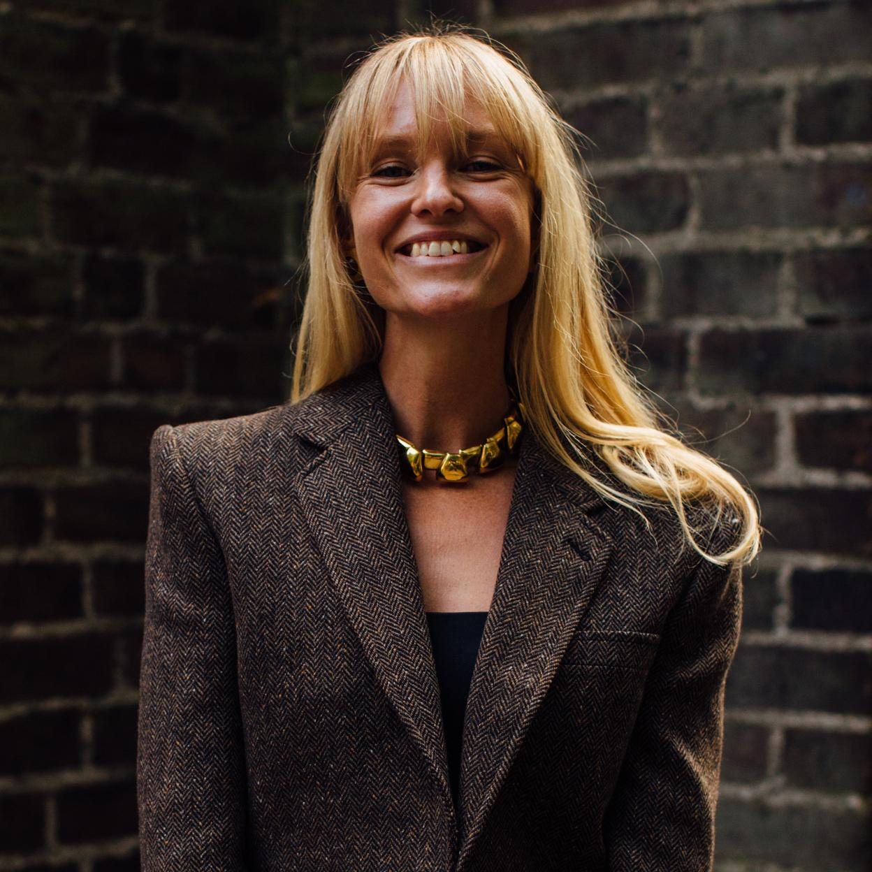 Lucir un cabello sin frizz es posible con este spray.