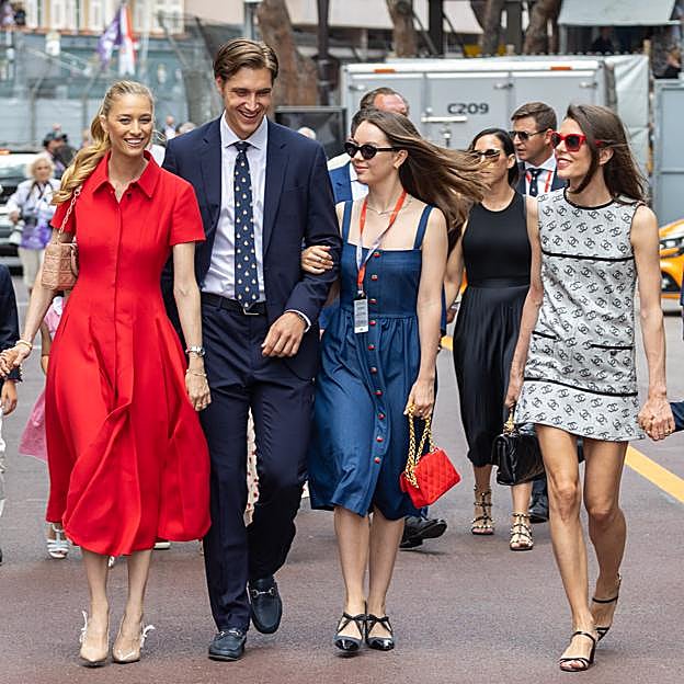 Sabemos cómo se llevan (de verdad) Alexandra de Hannover y sus hermanastros Andrea, Pierre y Carlota Casiraghi 