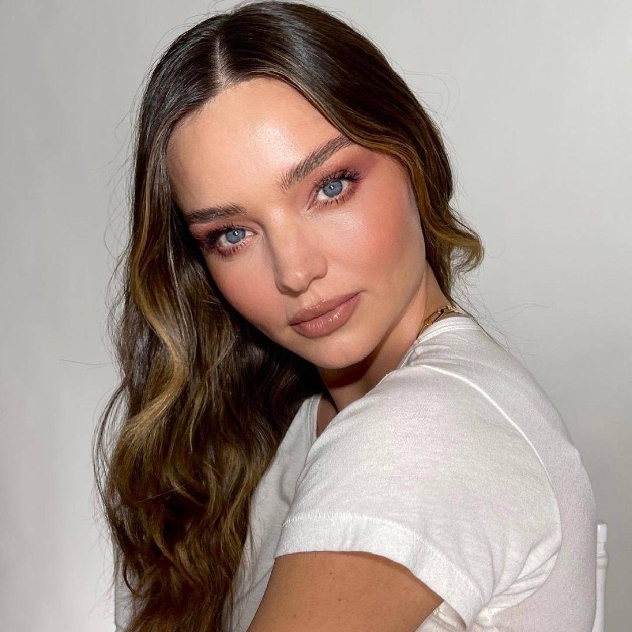 Contornos de ojos con retinol y niacinamida, la mezcla más eficaz para rejuvenecer la mirada