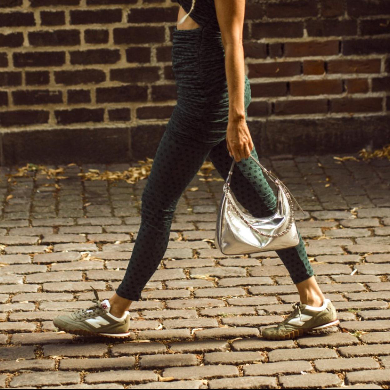 Imagen del street style de Copenhague tomada en agosto de 2022.