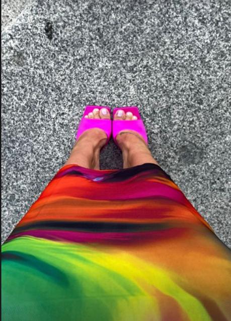 Imagen - Sandalias fucsias de tacón de la influencer Violeta Mangriñán.