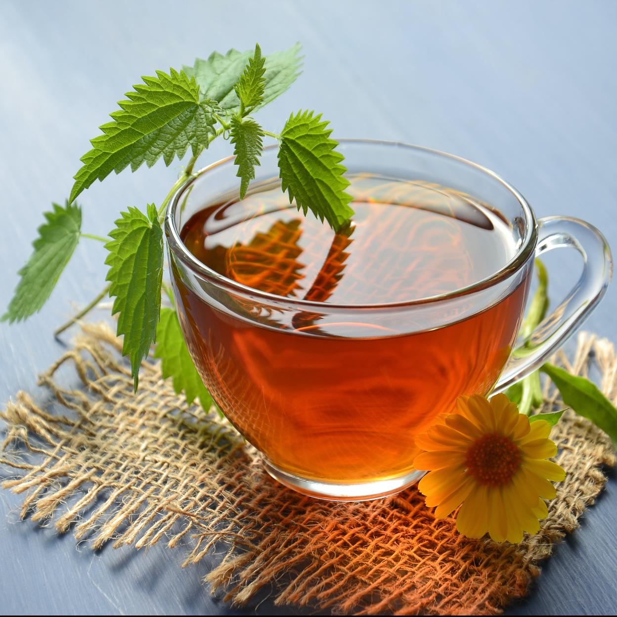 Té de perejil y menta, la infusión para depurar el hígado