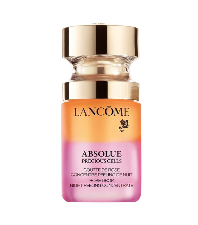 Peeling con aceite bifásico que consigue regenerar la estimulación de la renovación celular facial durante toda la noche. Lograrás una piel lisa con una textura suave y afinada. Además, gracias a sus aceites nutritivos, tu tez lucirá luminosa y flexible. Es de Lancôme. Precio: 156 €.