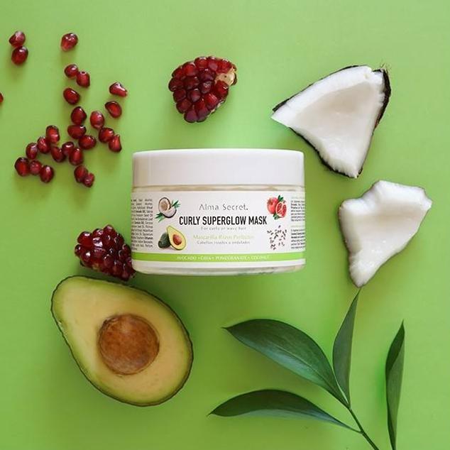 La Curly Superglow Mask de Alma Secret ha sido formulada a partir de 9 aceites vegetales no grasos.