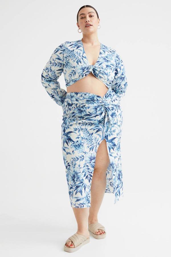 Si eres una chica curvy, tienes que ver este modelo que está disponible hasta las talla 4XL.