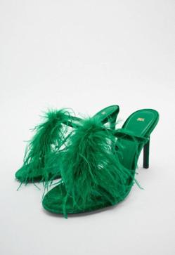 Imagen secundaria 2 - El traje verde y las sandalias con plumas