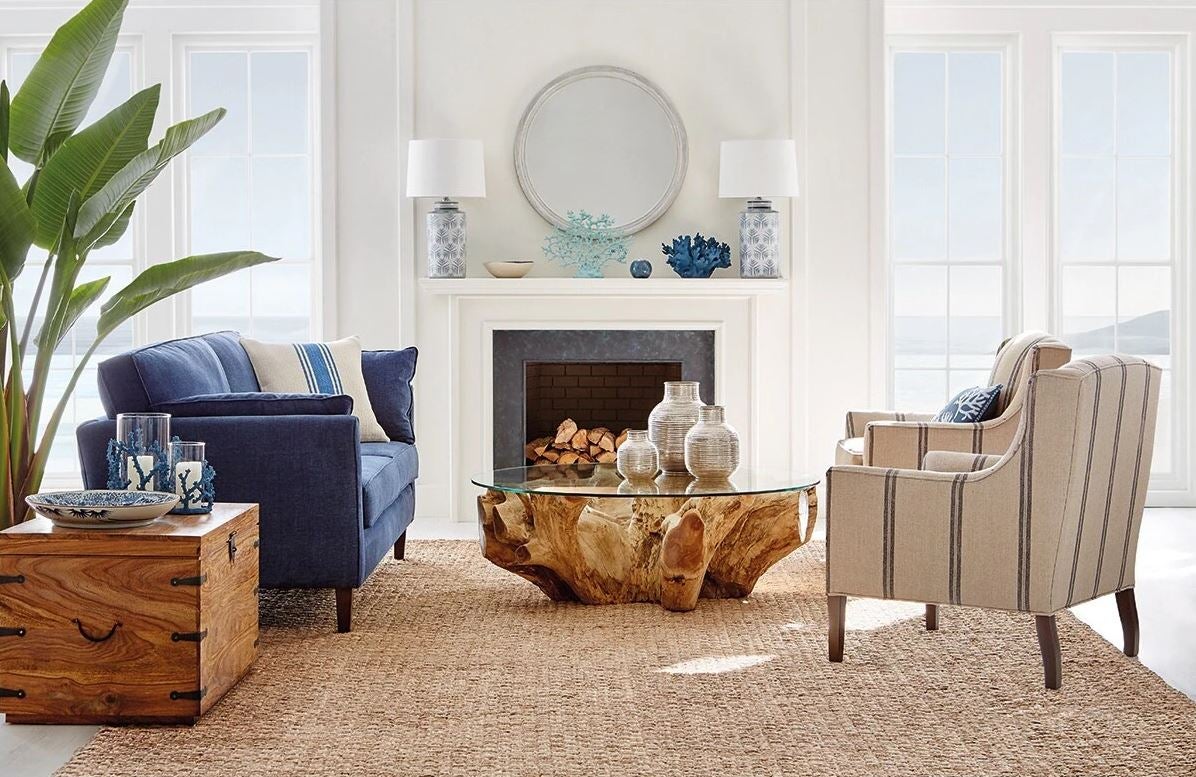 Las fibras naturales siguen siendo las protagonistas de muebles y adornos también en otoño, y las alfombras de yute nos tienen robado el corazón. Esta, perfecta para poner un toque rústico en el salón está rebajada a 300 euros en su versión maxi, de 4x3 metros. Cómpralo aquí