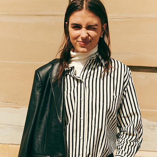 La camisa perfecta para el entretiempo es de H&M, cuesta 20 euros y queda fenomenal con vaqueros