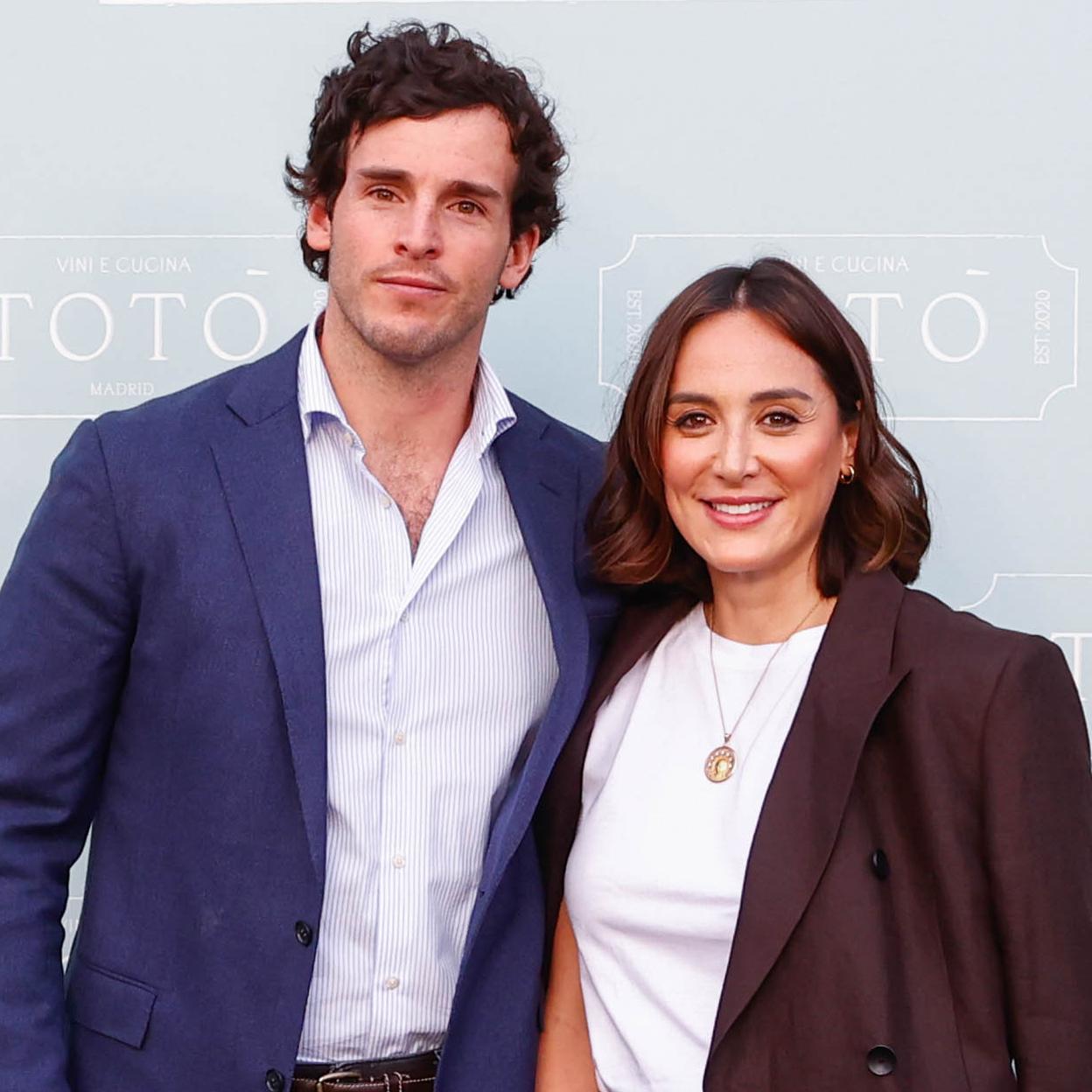 Tamara Falcó, hija de Isabel Preysler, junto a su novio Iñigo Onieva. 