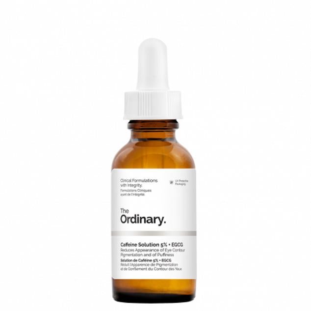 La firma que se caracteriza por su precio asequible combinado con potentes fórmulas, tiene dentro de su gama de productos Caffeine Solution 5% + EGCC. Un sérum en formato contorno de ojos que ayuda a reducir el tono oscuro de las ojeras mientras que ayuda a minimizar las bolsas. (7,80 euros)