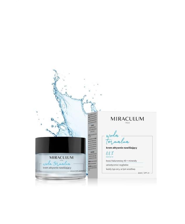 Thermal Water Actively Moisturizing Cream de Miraculum es una sencilla pero eficaz crema hidratante que también tiene acción antiedad para mejorar arrugas, luminosidad y firmeza. Su composición de ácido hialurónico 4D, vitamina E, manteca de karité y una mezcla de aceites como monoi, macadamia, quinoa y semilla de girasol, permite que la hidratación no reduzca, sino que vaya aumentando con el paso de las horas. Cómpralo aquí
