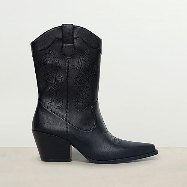 Imagen principal - Las botas cowboy de Lefties están disponibles en tres colores.