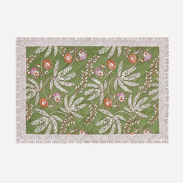 Un individual con detalles florales y muy colorido.