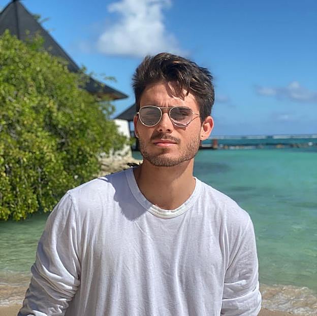 Michael es el hijo mayor de Julio Iglesias y Miranda Rijnsburger.