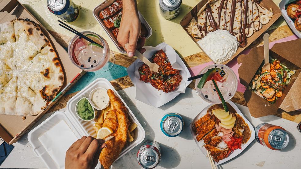 Carne, pescado, pizzas o pasta, el universo delivery va a hacerte la vida más fácil con todo tipo de platos.