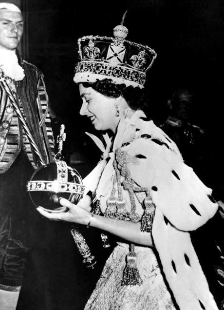 Imagen - La reina Isabel II en su coronación. Gtres.
