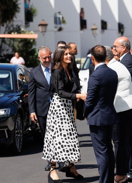 Imagen - La reina Letizia, a su llegada al colegio de La Palma donde inauguró el curso escolar. (Foto: GTRES).