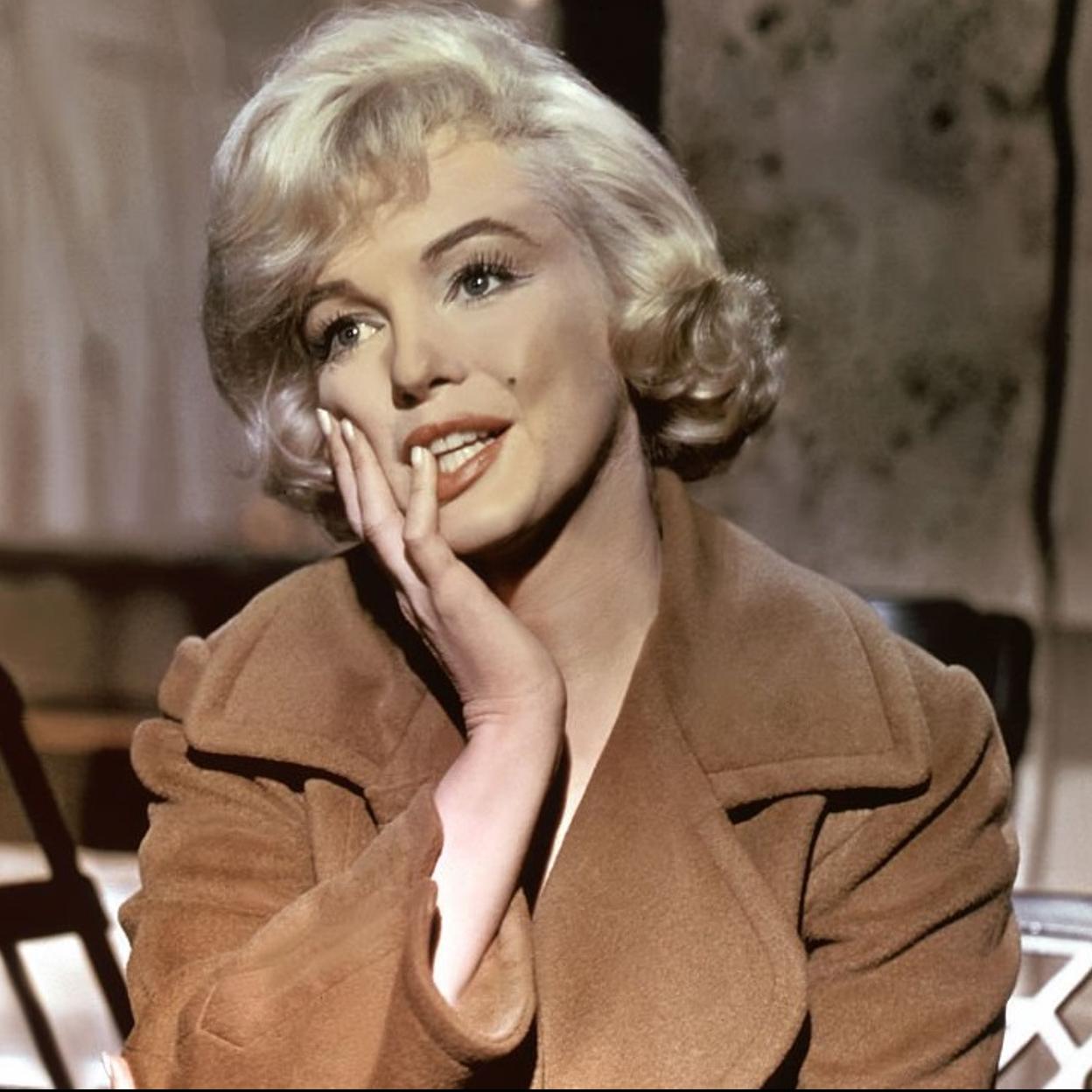 Solo Marilyn Monroe pudo llevar este maquillaje de ojos en los 50 con sutileza y elegancia. Sabemos cuál es el truco.