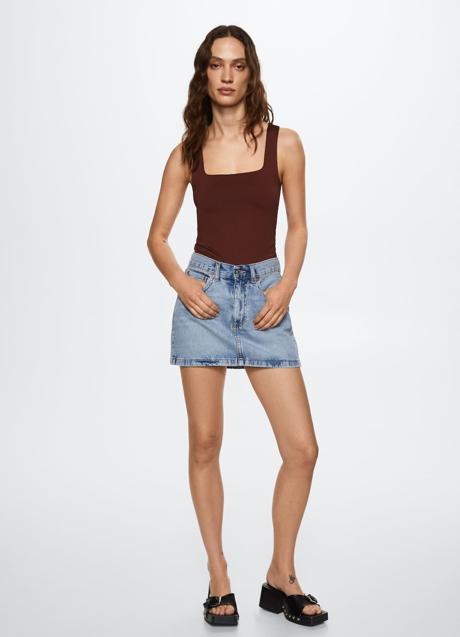 Imagen - Top con escote cuadrado de Mango, 12,99€.