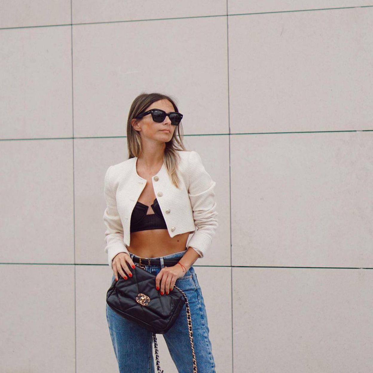 Influencer con la chaqueta de tweed superventas de Zara