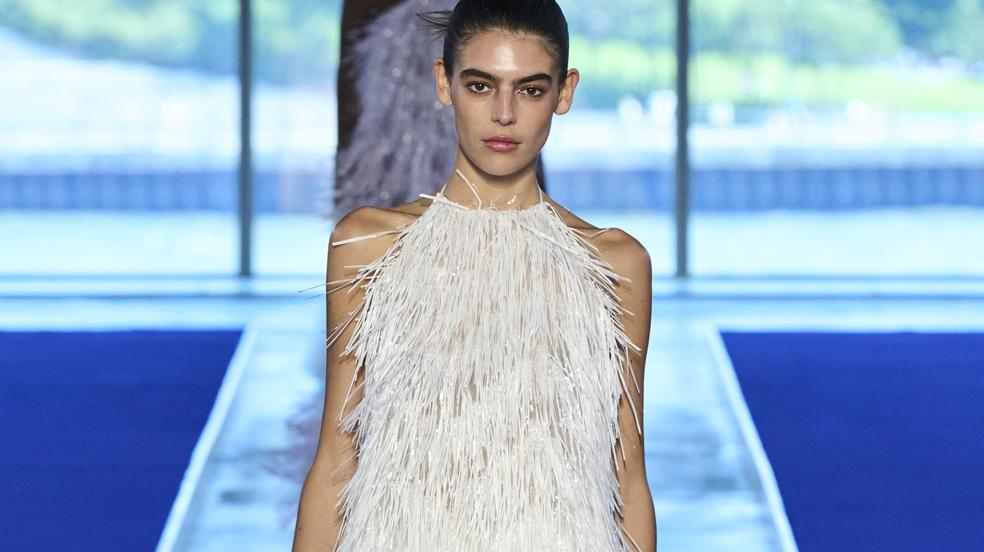 Entre lo clásico y lo moderno: la Semana de la Moda de Nueva York enfrenta el minimalismo formal con el estilo Y2K