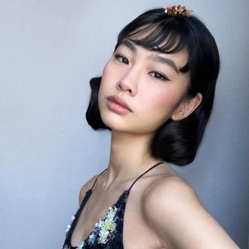 Imagen secundaria 1 - Elle Fanning y Jung Ho-yeon.