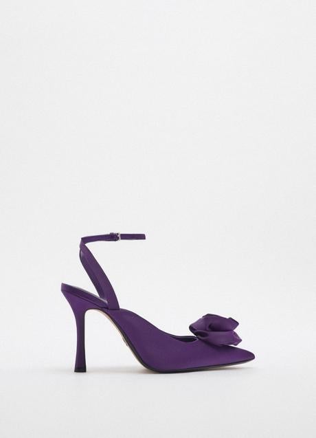 Imagen - Zapato de tacón en malva con flor de Zara. Foto: Zara.