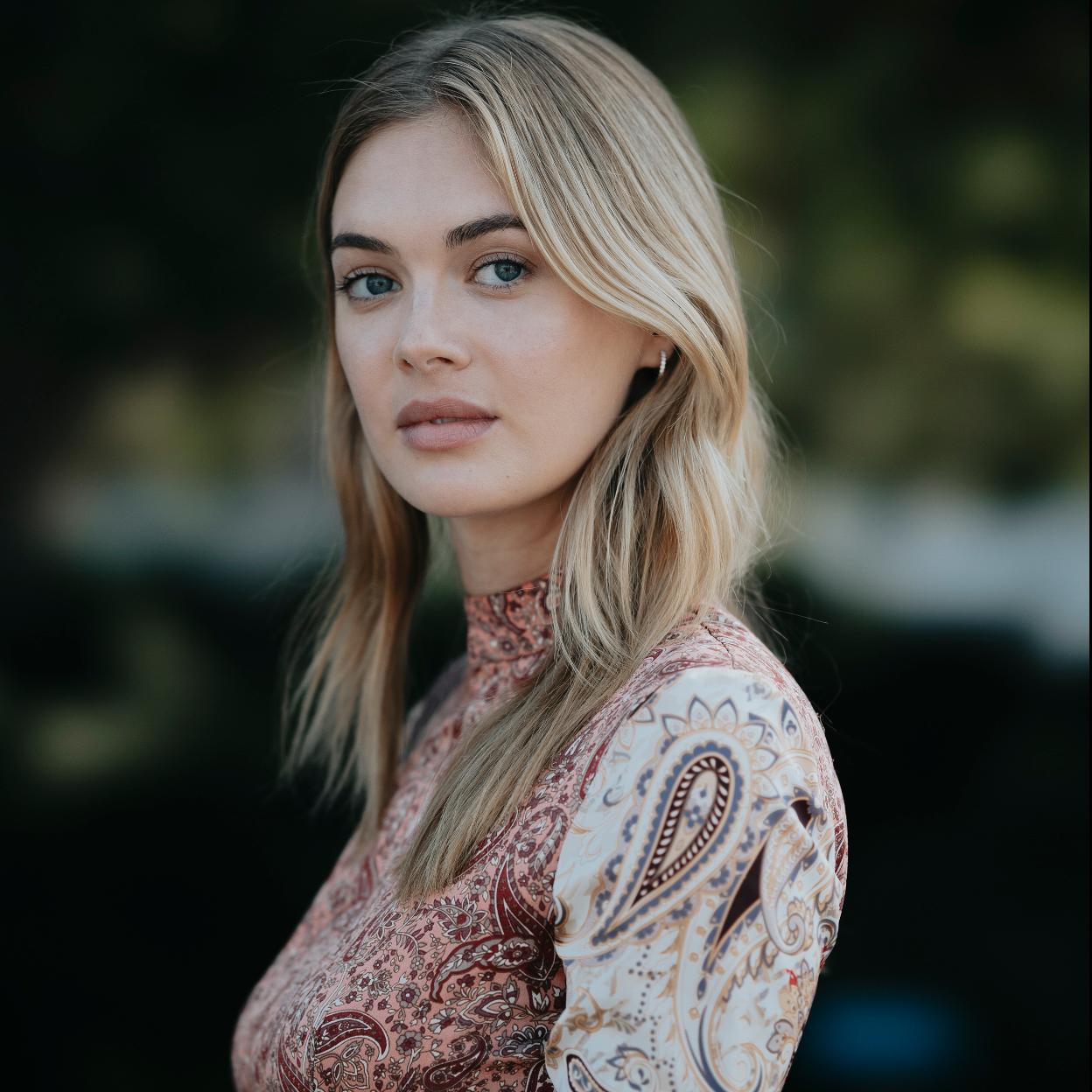 Es una crema reparadora para pieles secas.