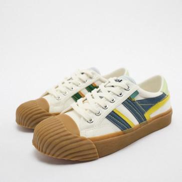 Imagen secundaria 1 - Blancas y amarillas: 89,95 euros / Blancas y azules: 69,95 euros / Rojas: 89,95 euros.