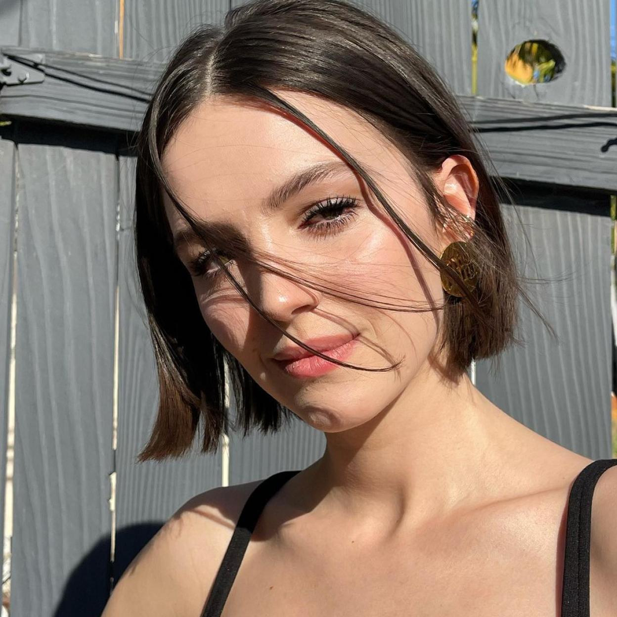 La influencer presume de un rostro brillante, iluminado y perfecto gracias a un maquillaje de buena calidad.