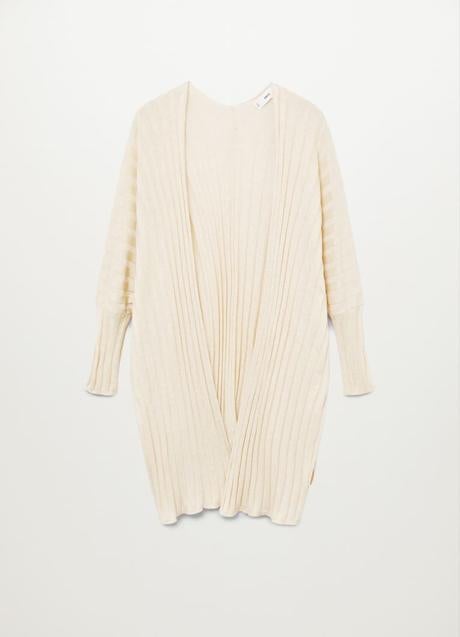 Imagen - Cárdigan en beige de Mango Outlet. Foto: Mango Outlet.