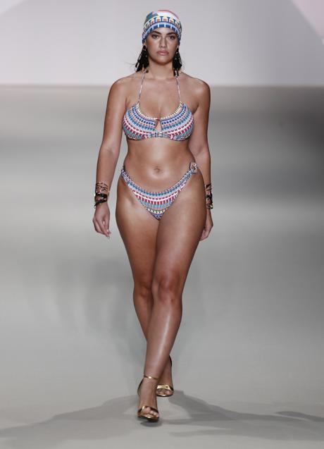 Imagen - Desfile de Dolores Cortés. / GTRES