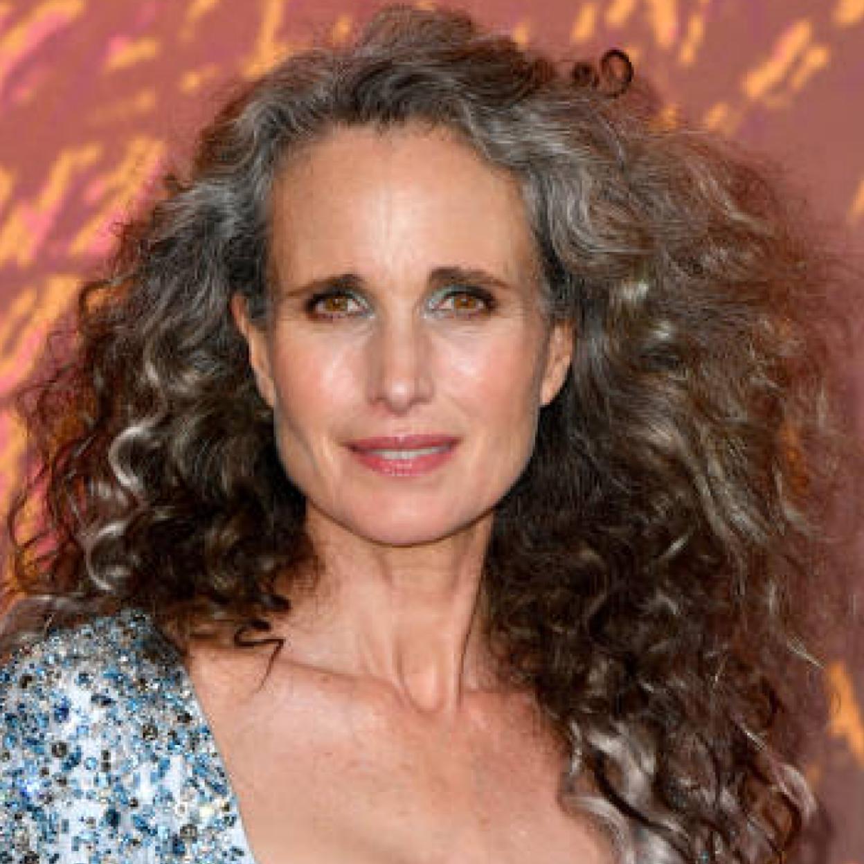 Los suplementos ayudan a fortalecer el pelo y evitar su caída.